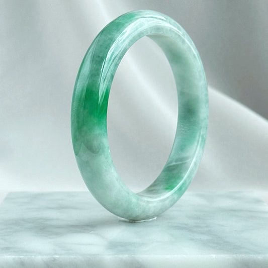 翠融初雪 Jade Meets First Snow Jadeite Bangle 55.4 mm