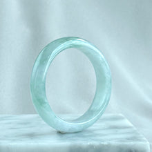 Load image into Gallery viewer, Blooming Breeze Oval Jadeite Bangle 51.9mm 翠绽清风
