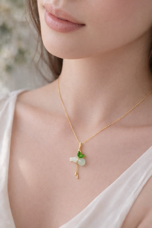 Moonlight over Emerald Vines Jadeite Pendant 月影摇翠