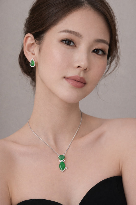 The Sovereign Feline Jadeite Pendant 灵猫衔翠