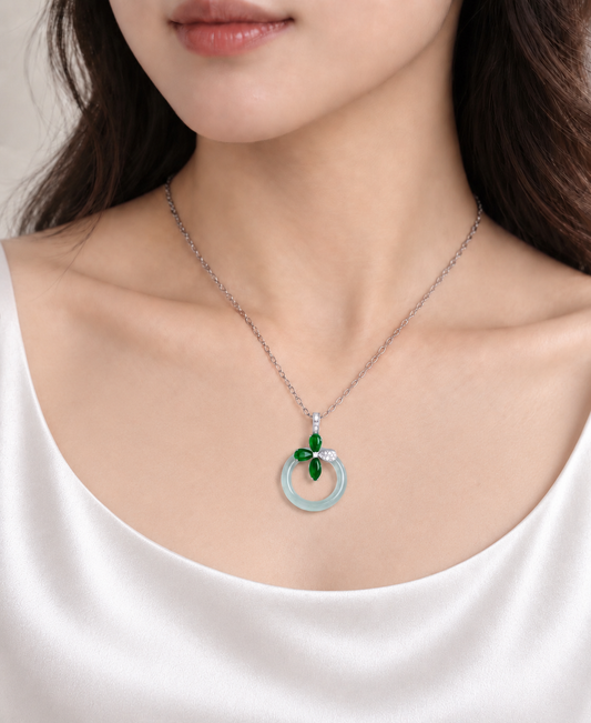 Clover's Embrace Jade Pendant 三叶环抱