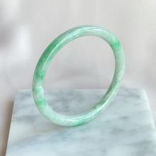 Load image into Gallery viewer, 71258 57.8mm Slim Cut Rounded Jadeite Bangle Baby Green with Bright Green Floral