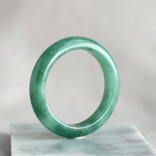 Load image into Gallery viewer, 10455 55.0mm Full Bright Green Jadeite Bangle