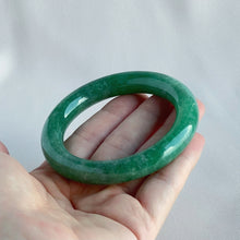 Load image into Gallery viewer, 41857 57.0mm Full Intense Bright Green Rounded Jadeite Bangle