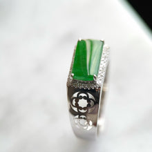 Load image into Gallery viewer, 82799 19mm Imperial Green Jadeite with 18K White Gold and Diamonds