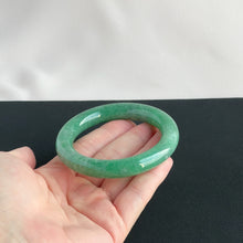 Load image into Gallery viewer, 41857 57.0mm Full Intense Bright Green Rounded Jadeite Bangle