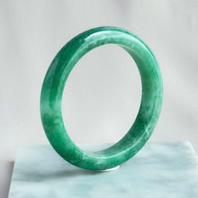 Load image into Gallery viewer, 21758 57.6mm Full Bright Green Jadeite Bangle