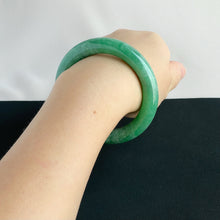 Load image into Gallery viewer, 41857 57.0mm Full Intense Bright Green Rounded Jadeite Bangle