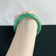 Load image into Gallery viewer, 41857 57.0mm Full Intense Bright Green Rounded Jadeite Bangle