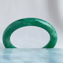 Load image into Gallery viewer, 41857 57.0mm Full Intense Bright Green Rounded Jadeite Bangle
