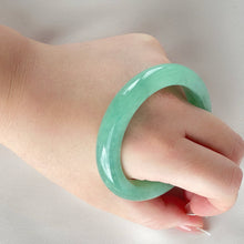 Load image into Gallery viewer, 10455 55.0mm Full Bright Green Jadeite Bangle