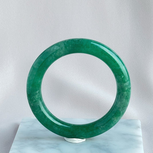 41857 57.0mm Full Intense Bright Green Rounded Jadeite Bangle