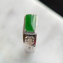 Load image into Gallery viewer, 82799 19mm Imperial Green Jadeite with 18K White Gold and Diamonds