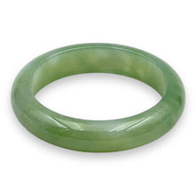 Load image into Gallery viewer, 110688 57.1mm Highly Translucent Grape Green Jadeite Bangle
