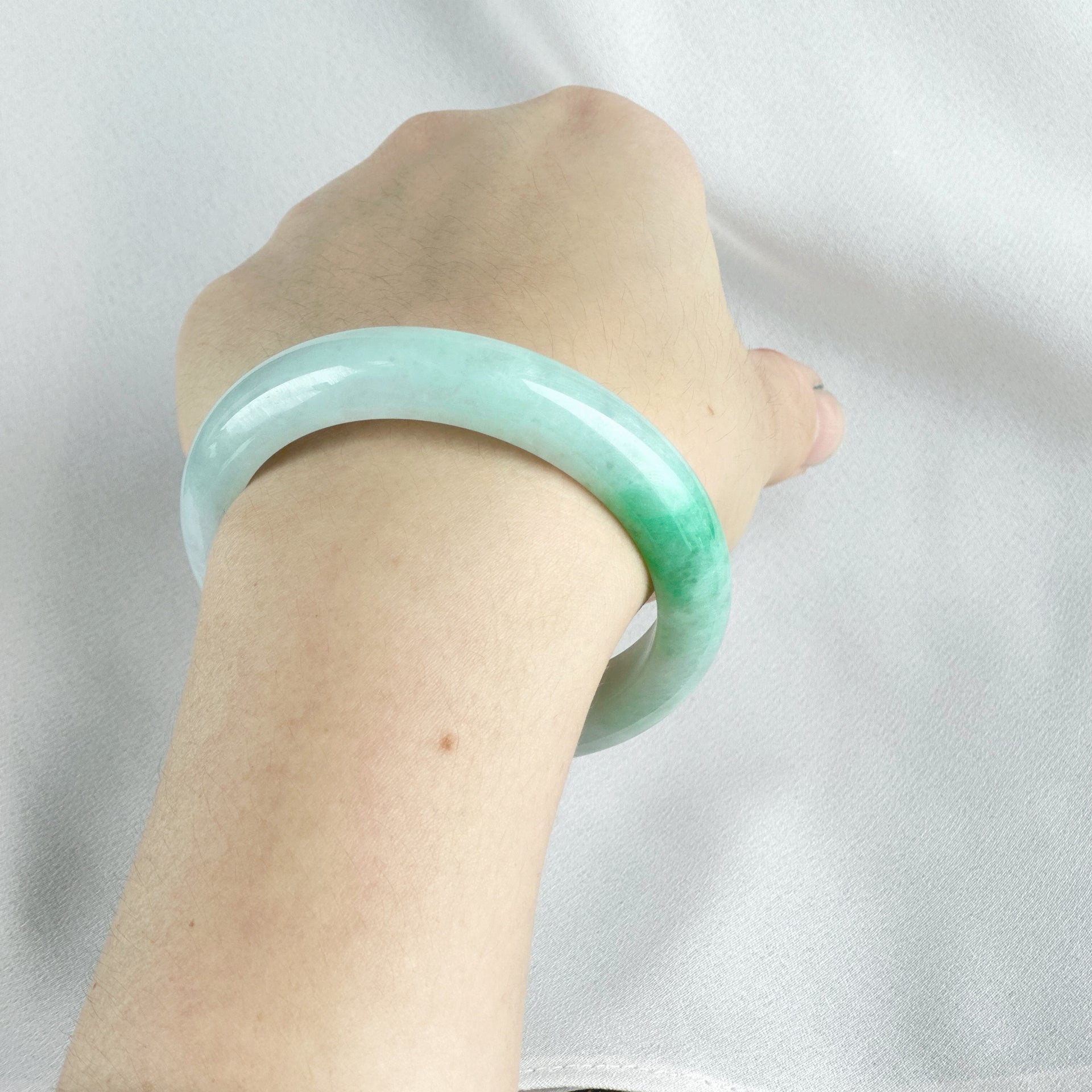 10757 57.4mm Ice Fu Rong Moss in Snow Jadeite Bangle