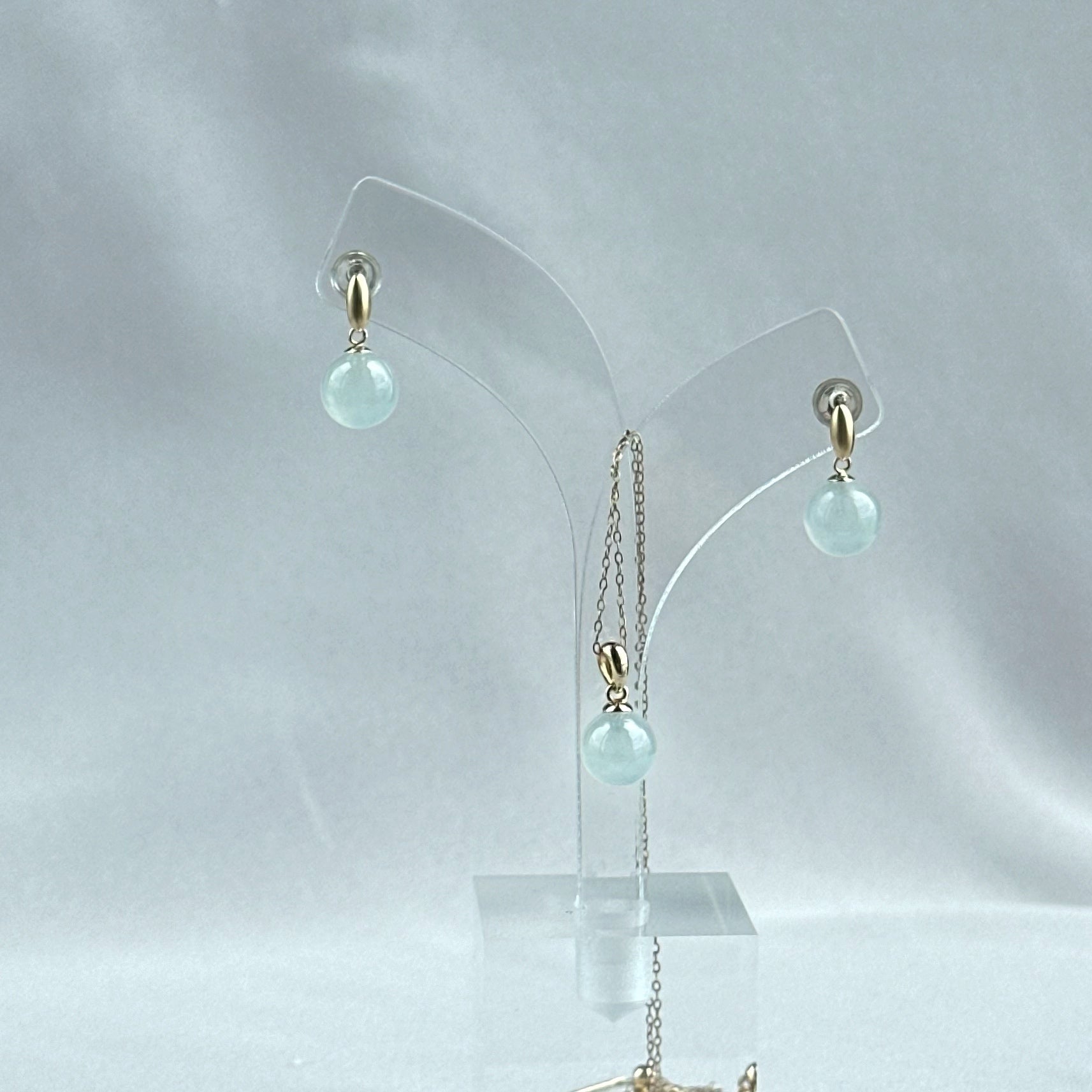 102568 Icy White Jadeite Earring with 18K Yellow Gold