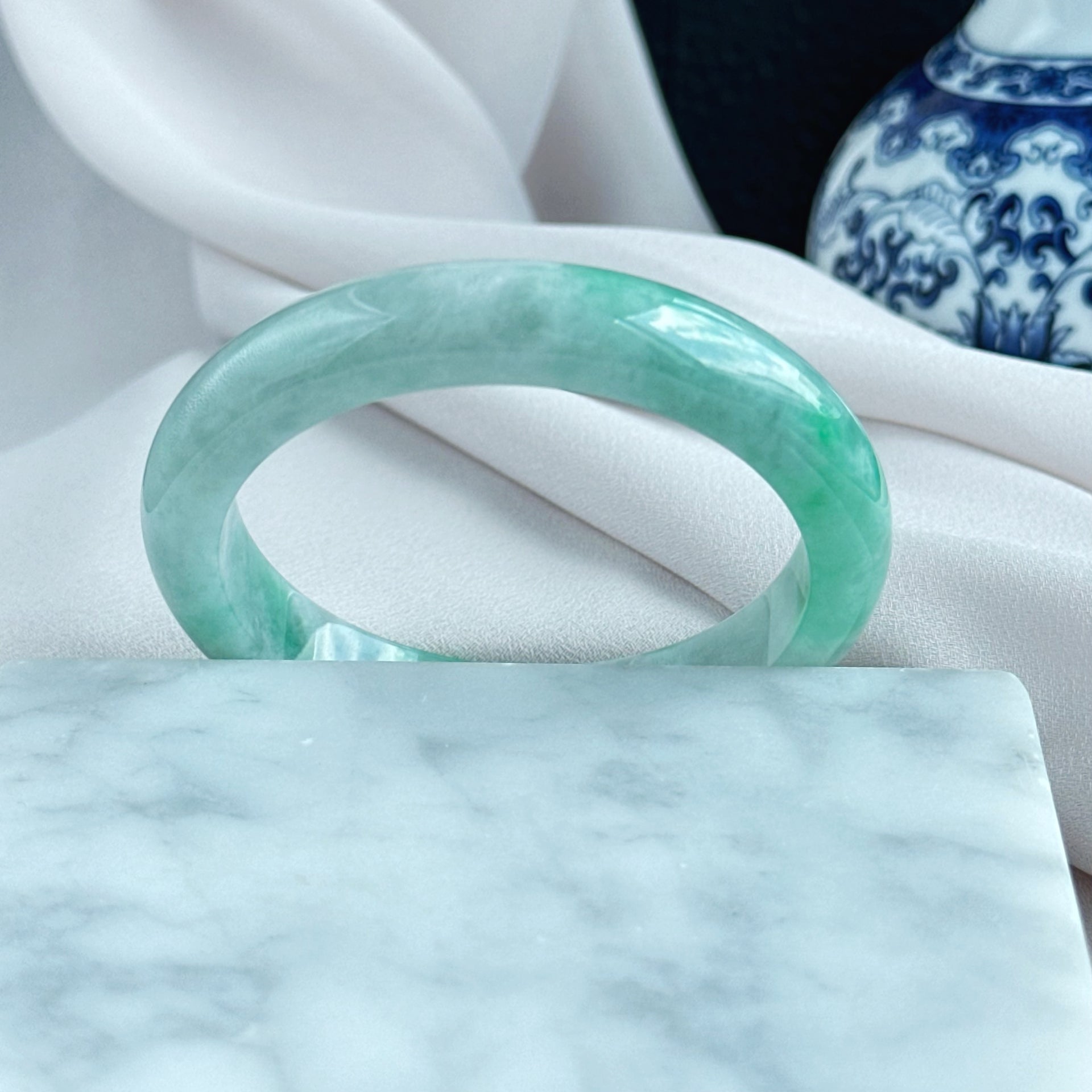 翠融初雪 Jade Meets First Snow Jadeite Bangle 55.4 mm
