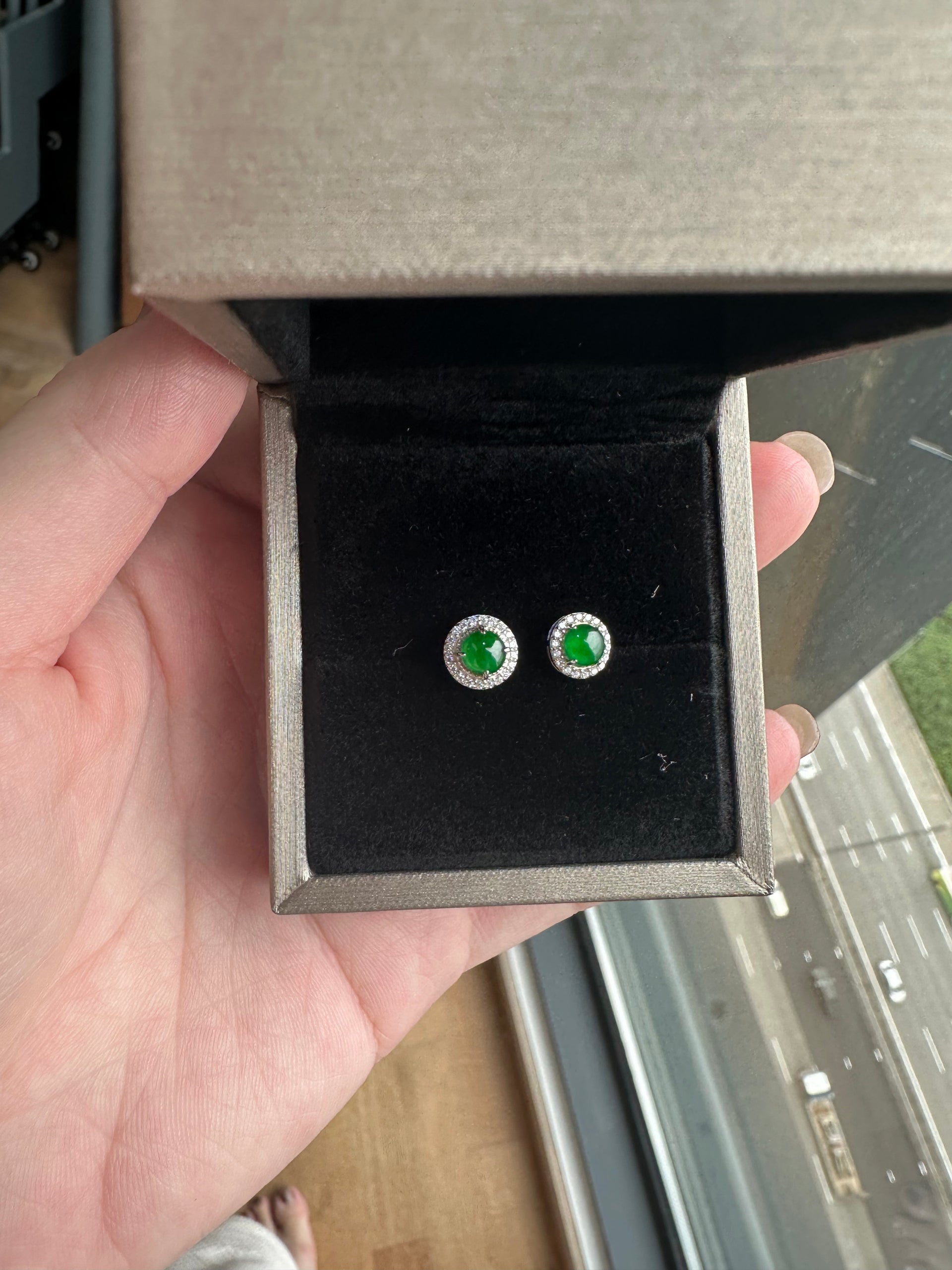 00833 Green Jadeite Jade Earring