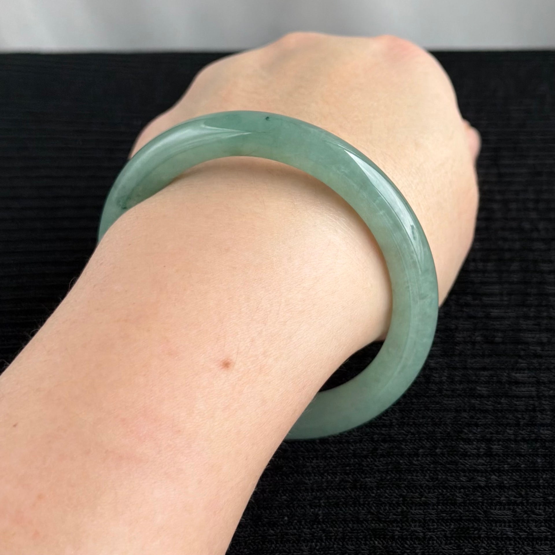 West Lake Mist Rounded Jadeite Bangle 56.5mm 西湖烟雨