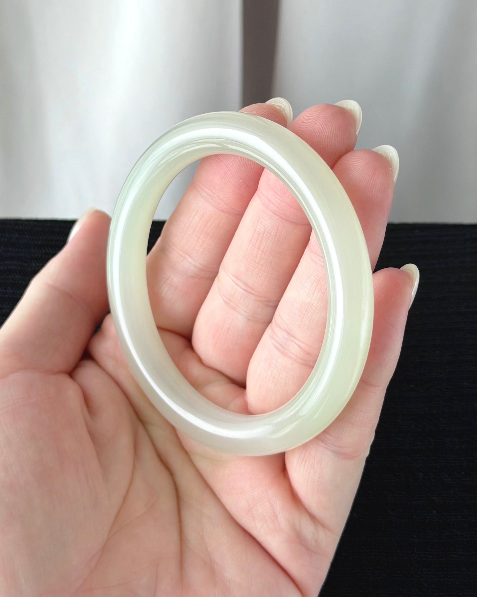 Dew on the White Magnolia 58.0mm Nephrite Bangle 白玉兰露 (Preview)