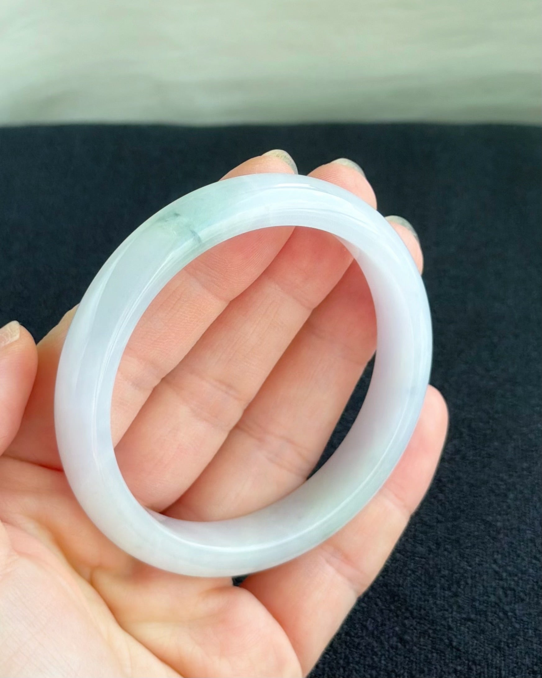The Velvet Iris 57.8mm Jadeite Bangle 丝绒鸢尾 (Preview)