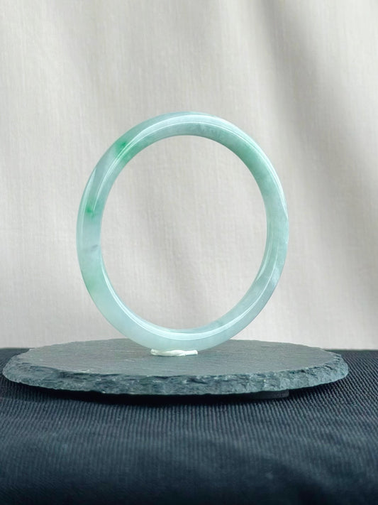 The Emerald Ribbon 56.6mm Jadeite Bangle 翠色流缎