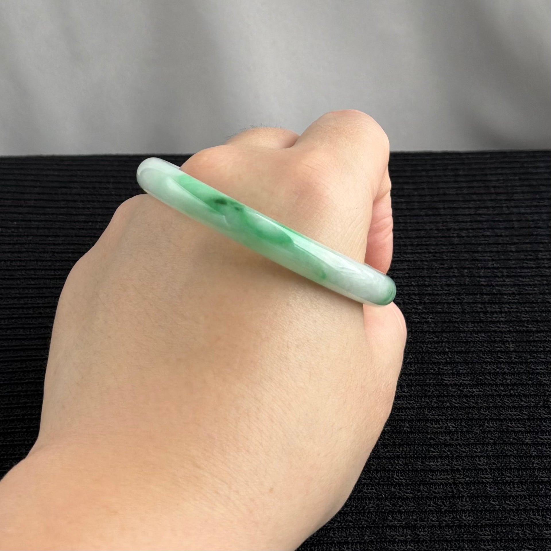 Celestial Silks Rounded Jadeite Bangle 53.1mm 天丝翠韵