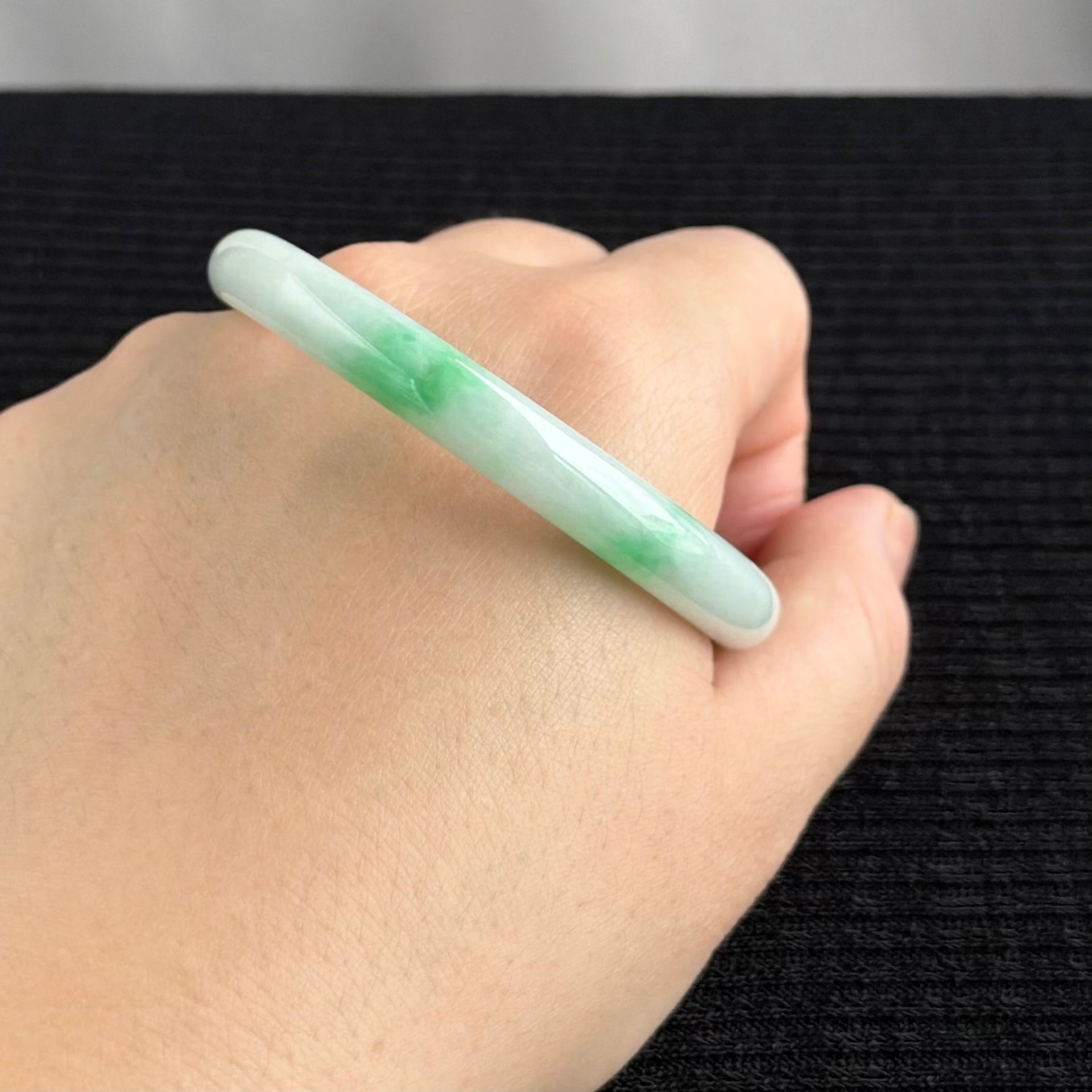 Celestial Silks Rounded Jadeite Bangle 53.1mm 天丝翠韵