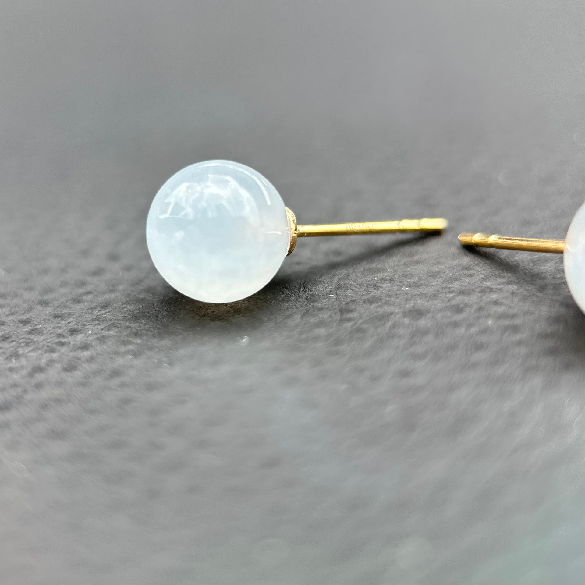 61988 Icy White Highly Translucent Jade Stud Earring with 18K Yellow Gold