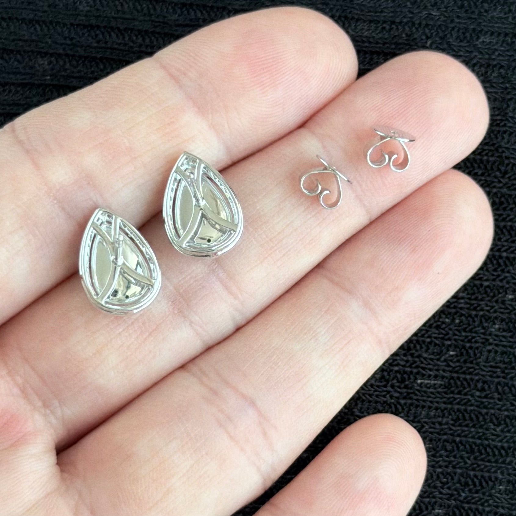 The Morning Dew Jadeite Earrings 露沁春枝