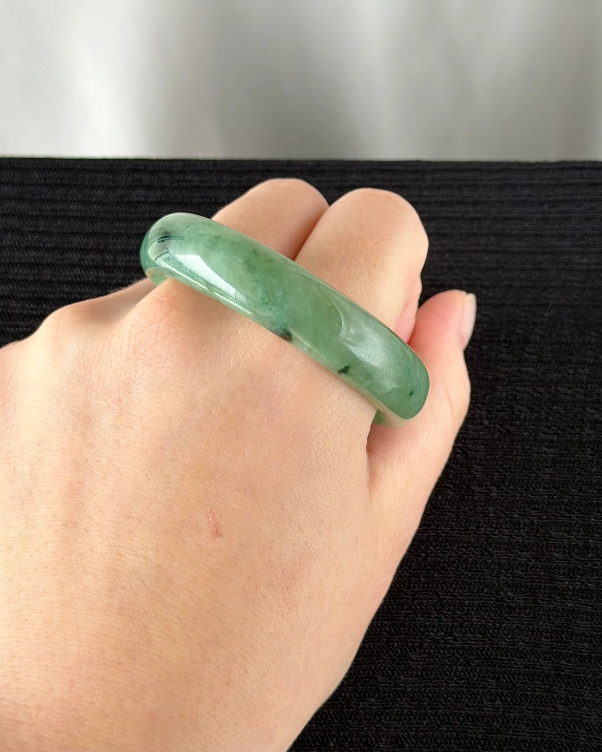 Emerald Bamboo Grove 53.4mm Oval Jadeite Bangle 翠竹深幽 (Preview)