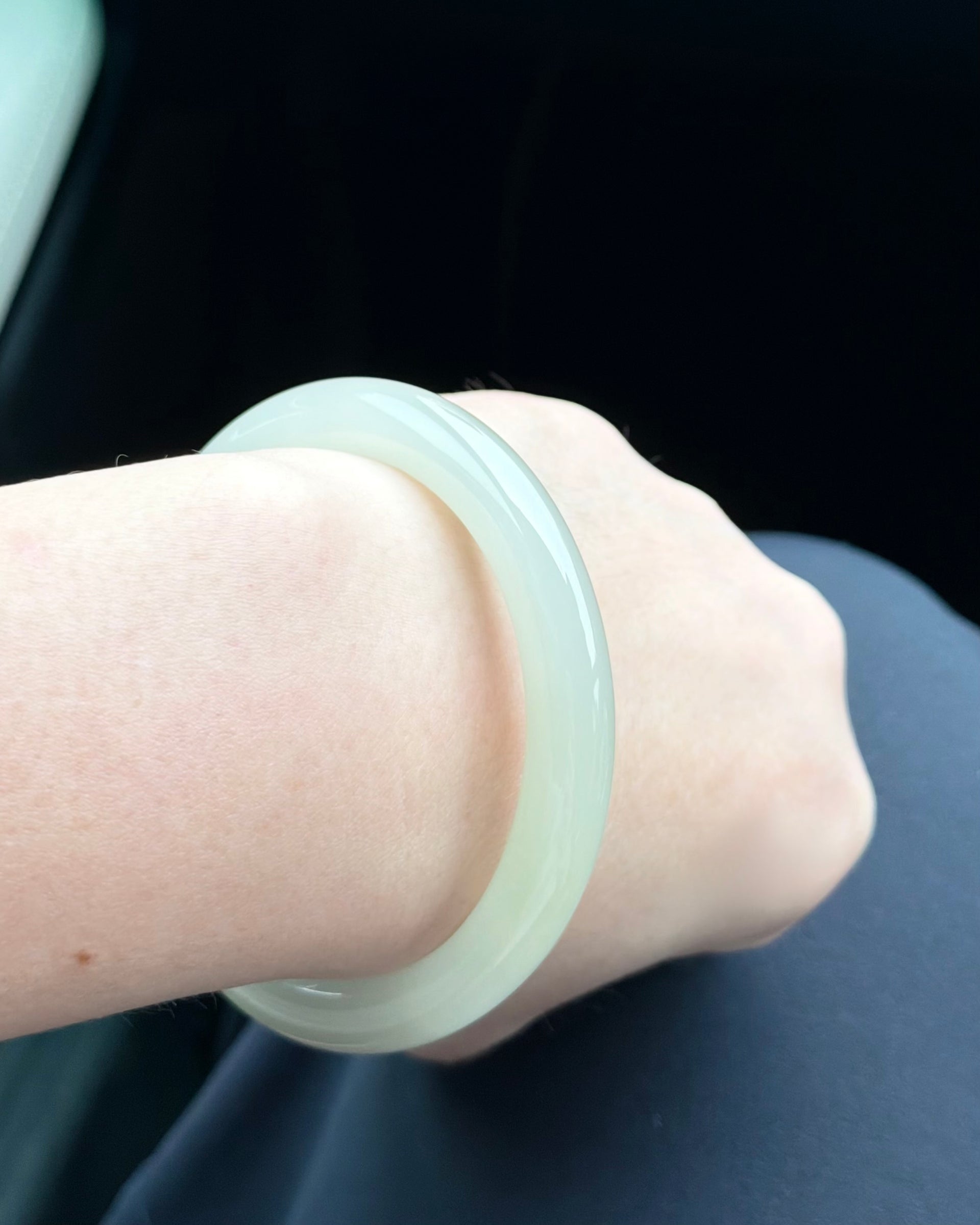 Dew on the White Magnolia 58.0mm Nephrite Bangle 白玉兰露 (Preview)