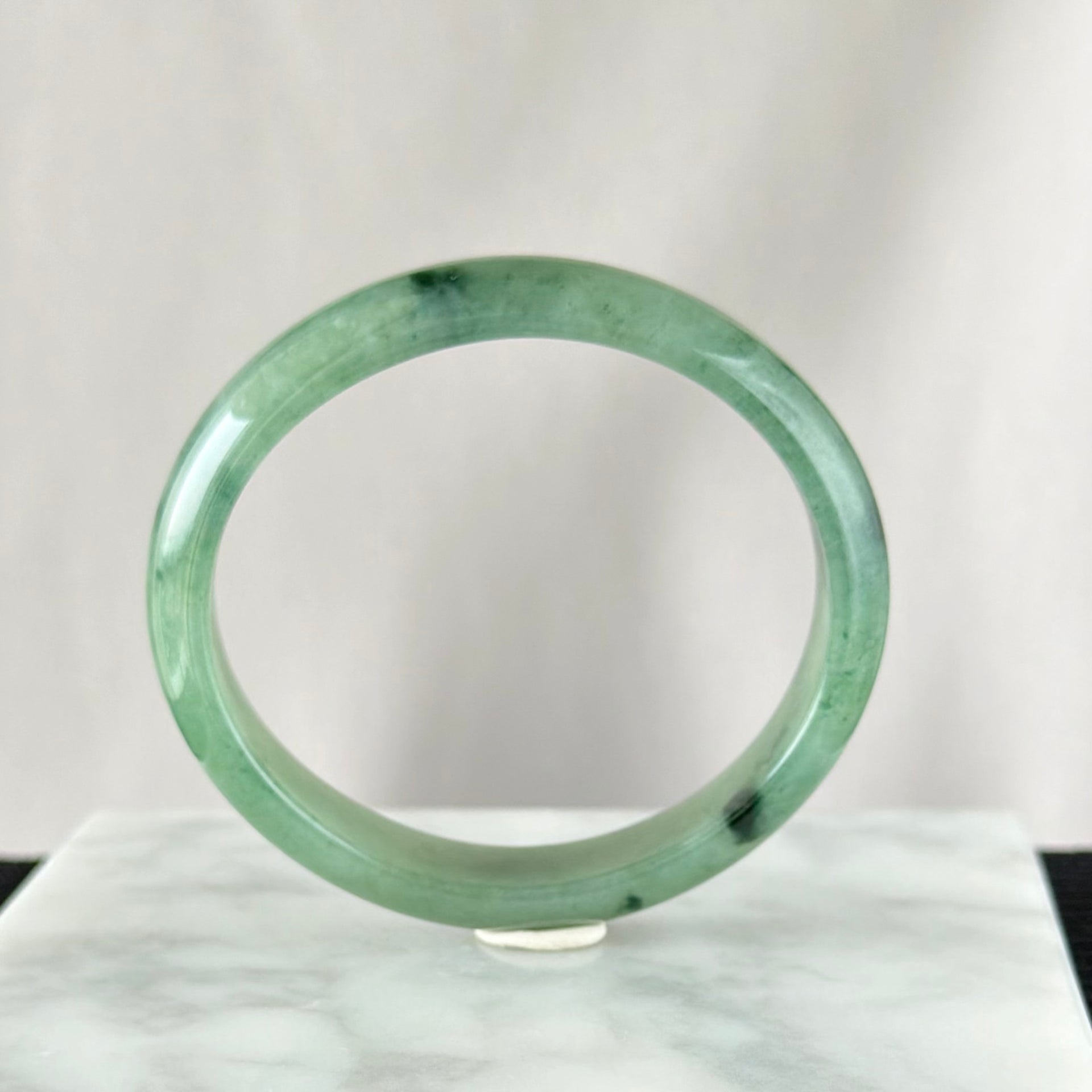 Emerald Bamboo Grove 53.4mm Oval Jadeite Bangle 翠竹深幽 (Preview)