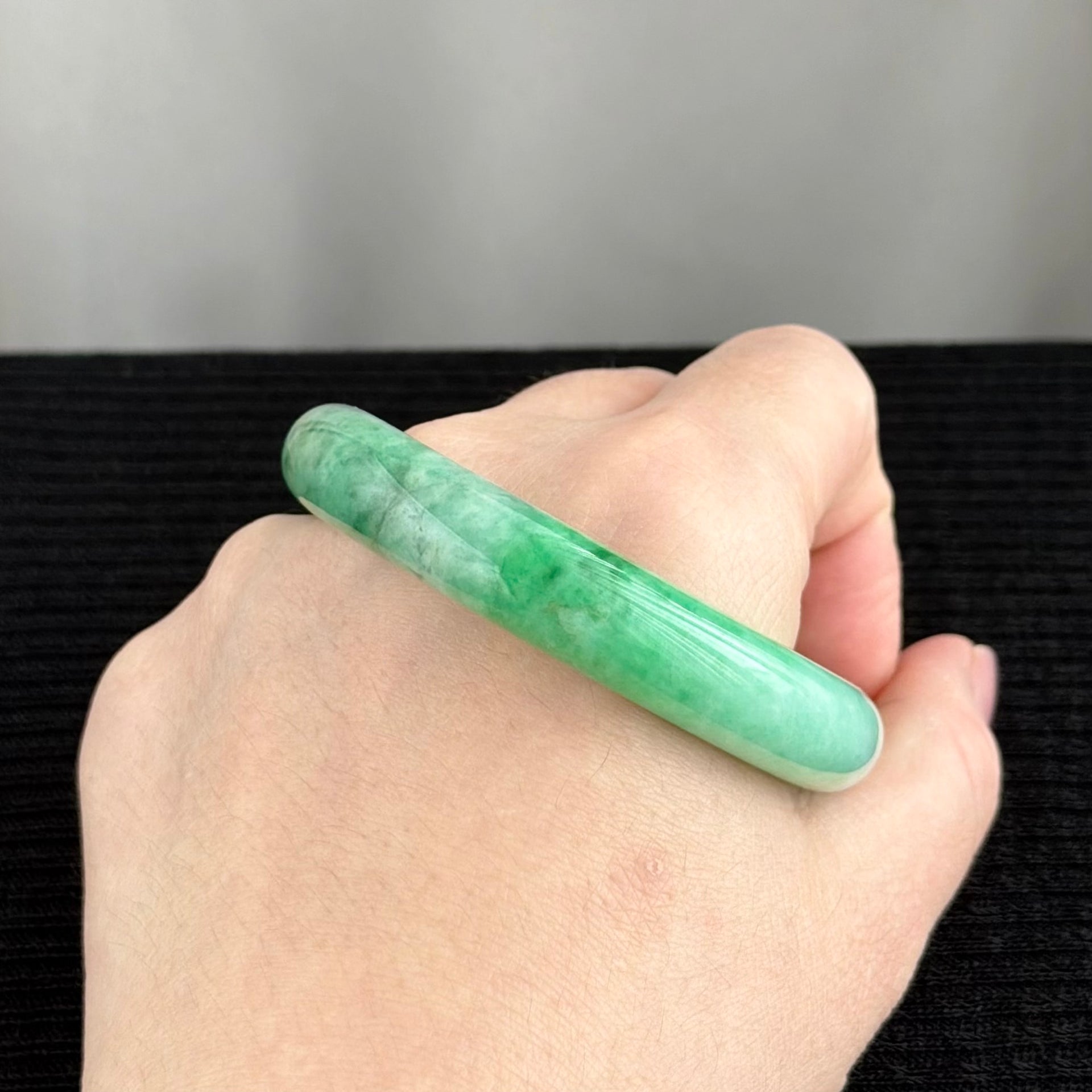 Jiuzhaigou’s Emerald Mirror 54.6mm Jadeite Bangle 九寨翠镜