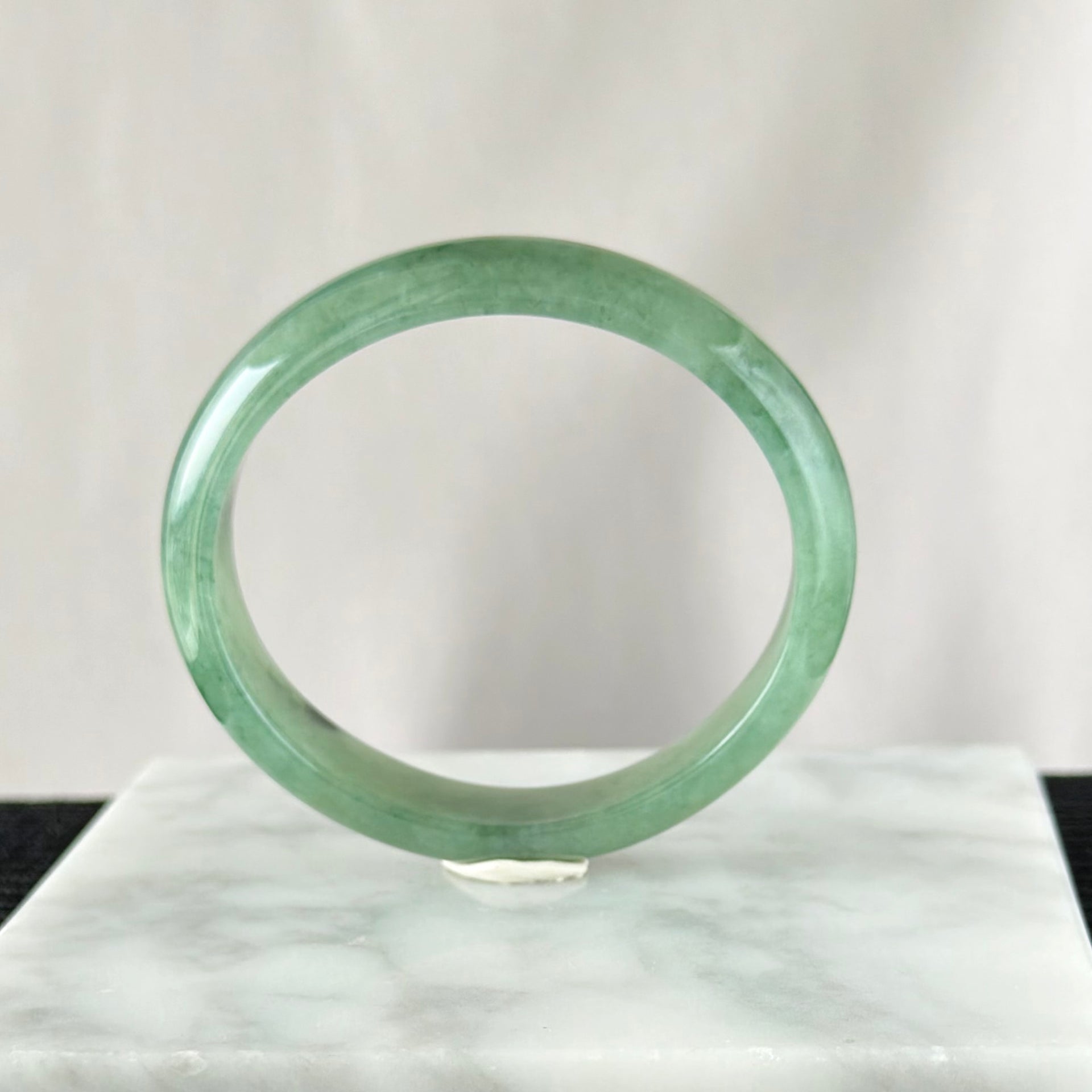 Emerald Bamboo Grove 53.4mm Oval Jadeite Bangle 翠竹深幽 (Preview)