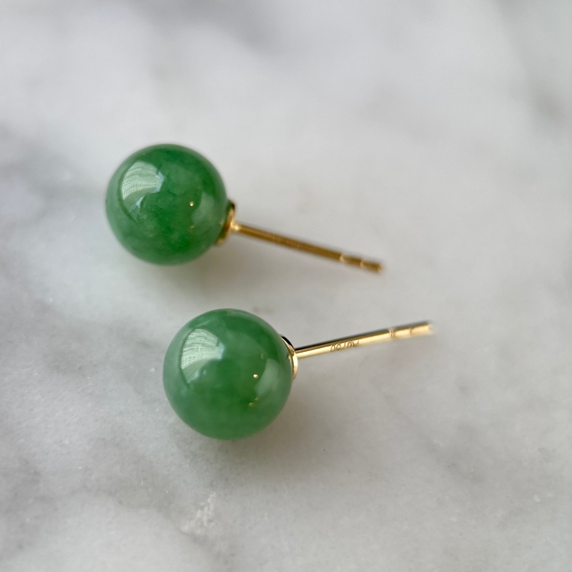 121189 Intense Green Jade Stud Earring with 18K Yellow Gold