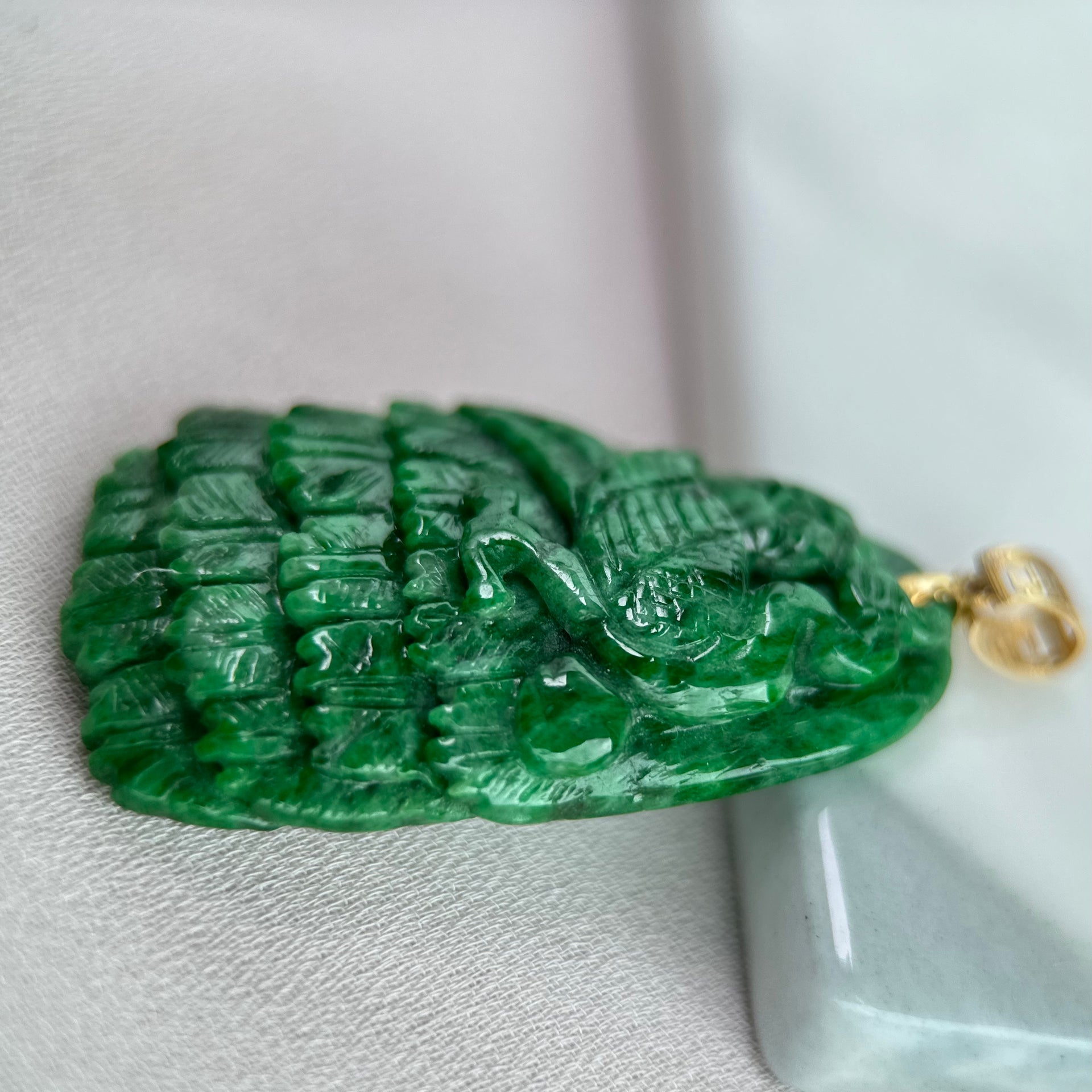 11788 Bright Green Peacock Jade Pendant