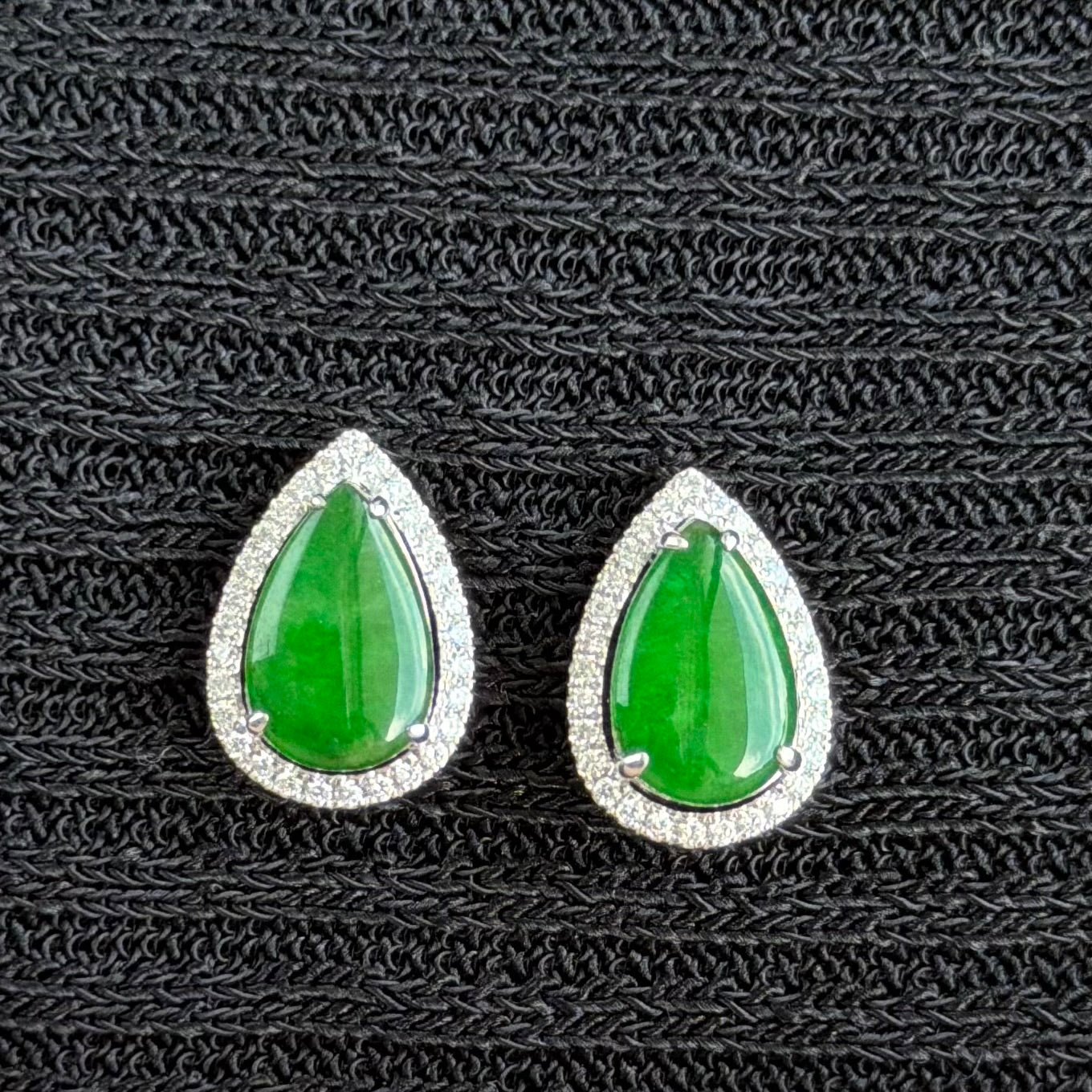 The Morning Dew Jadeite Earrings 露沁春枝