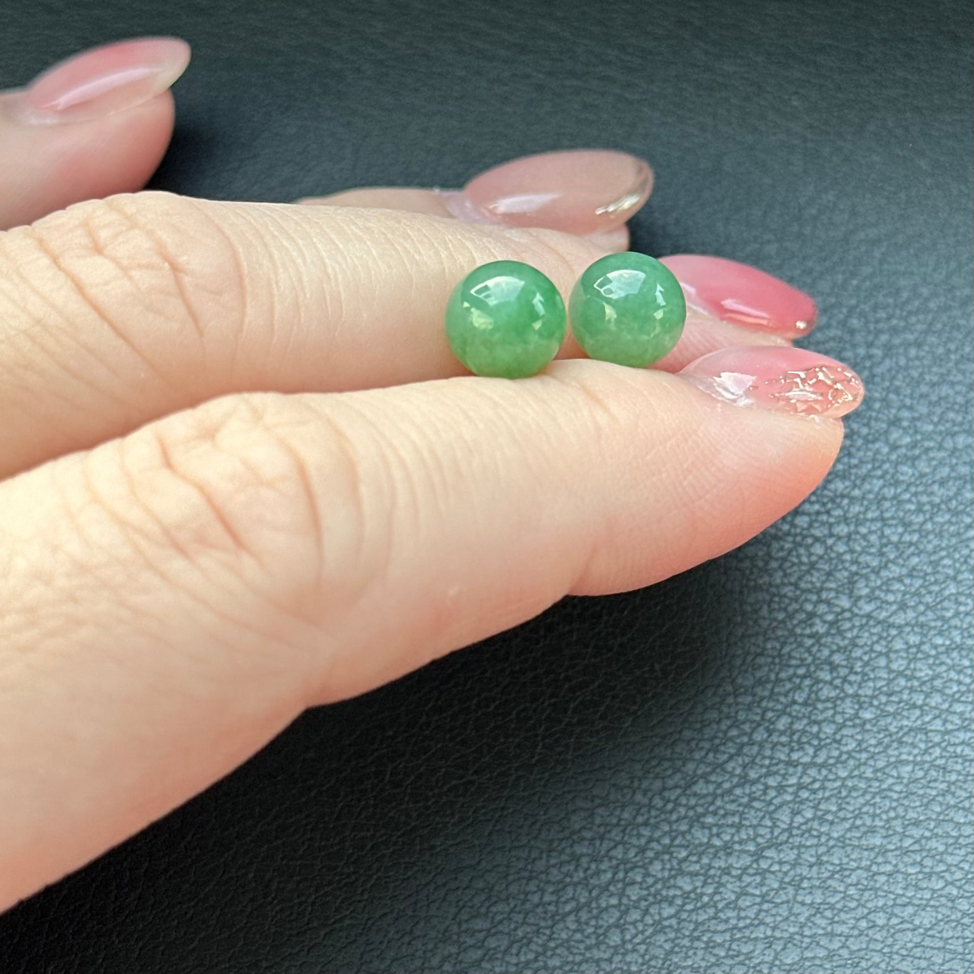 121189 Intense Green Jade Stud Earring with 18K Yellow Gold