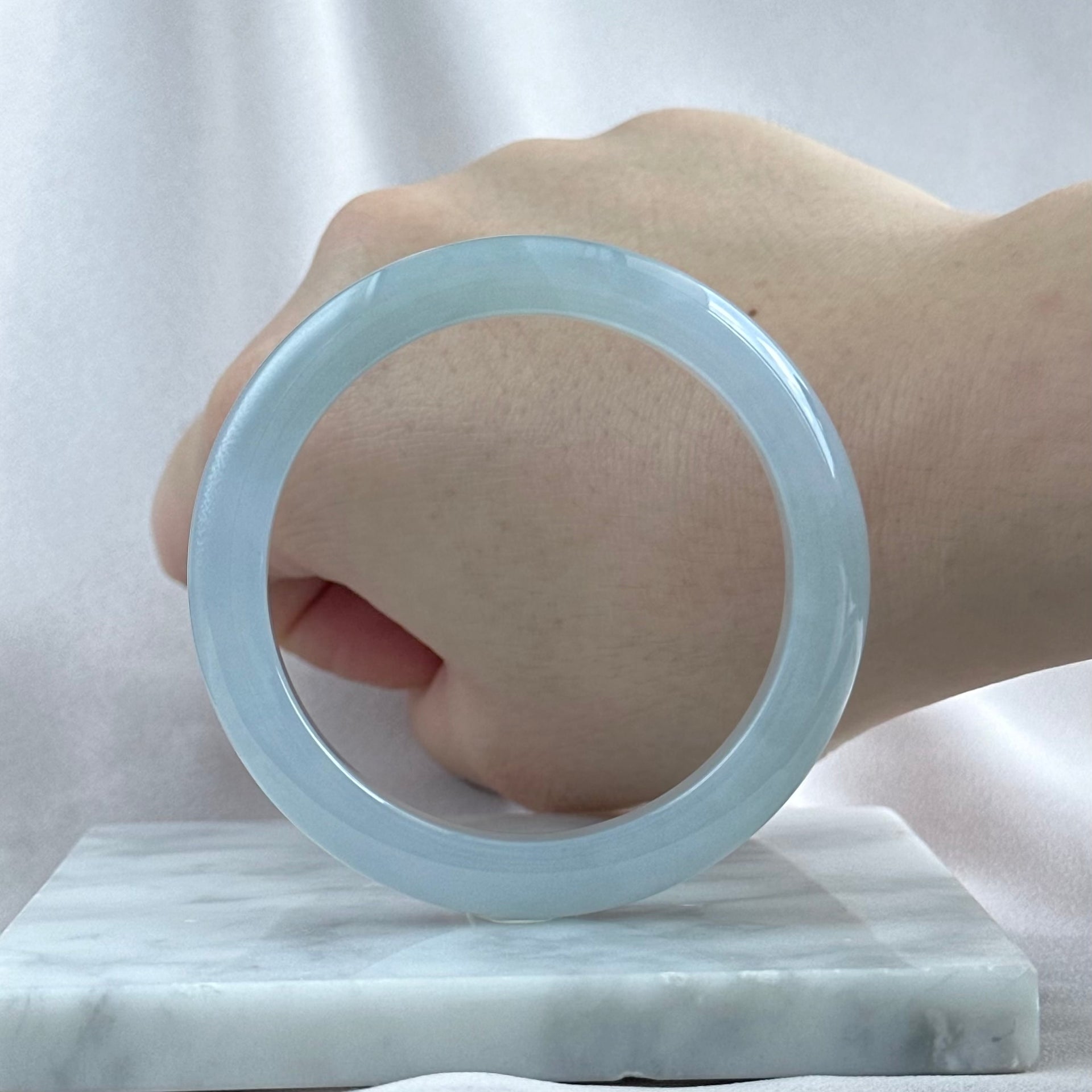 Moonlit Reverie Jadeite Bangle 52.0mm 月影清梦