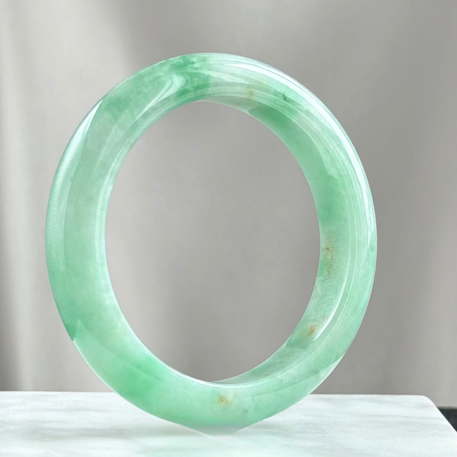 Green Hills Beyond Jadeite Bangle 54.4mm 远翠叠岫