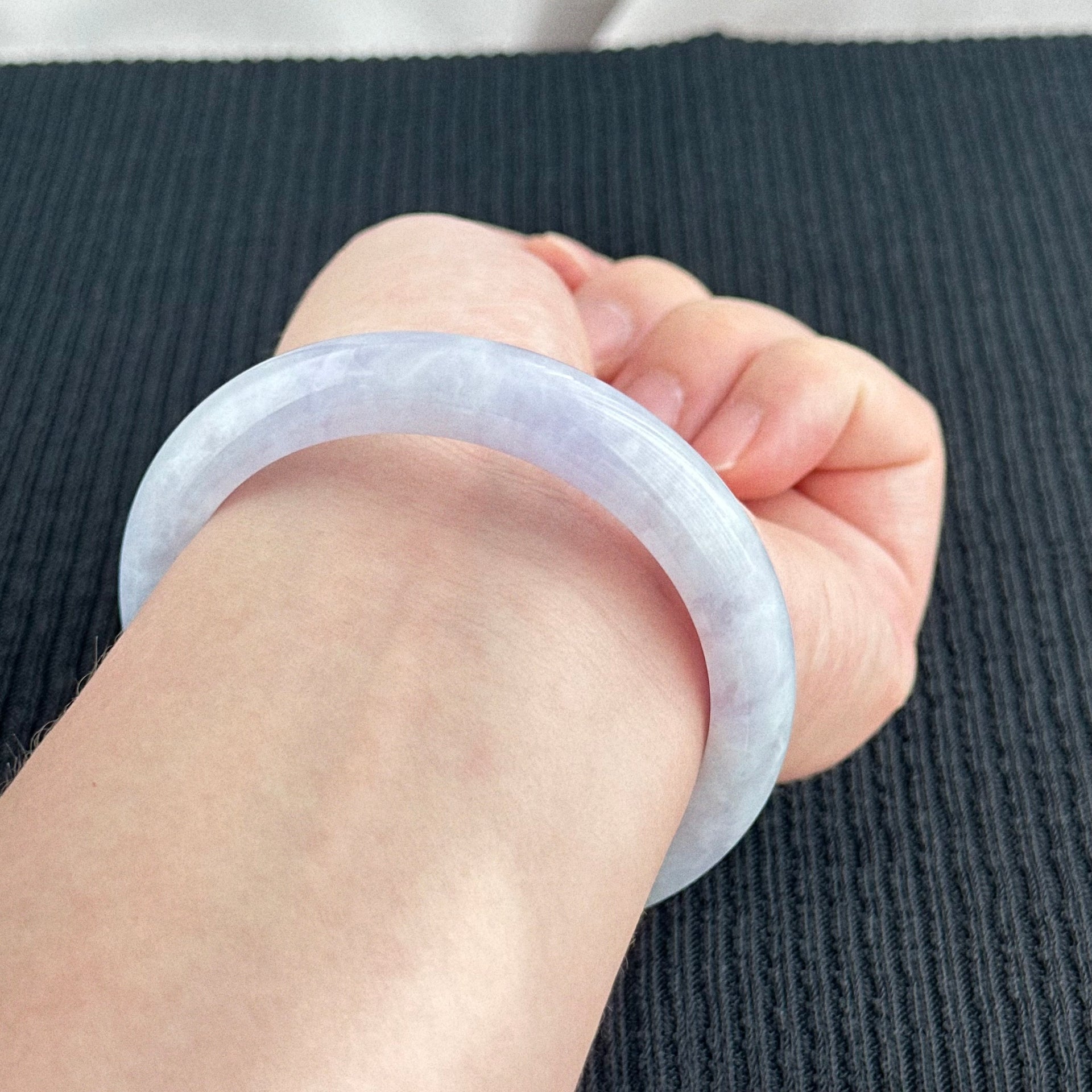 兰湖晓雾 Mist over Orchid Lake Jadeite Bangle 58.2mm