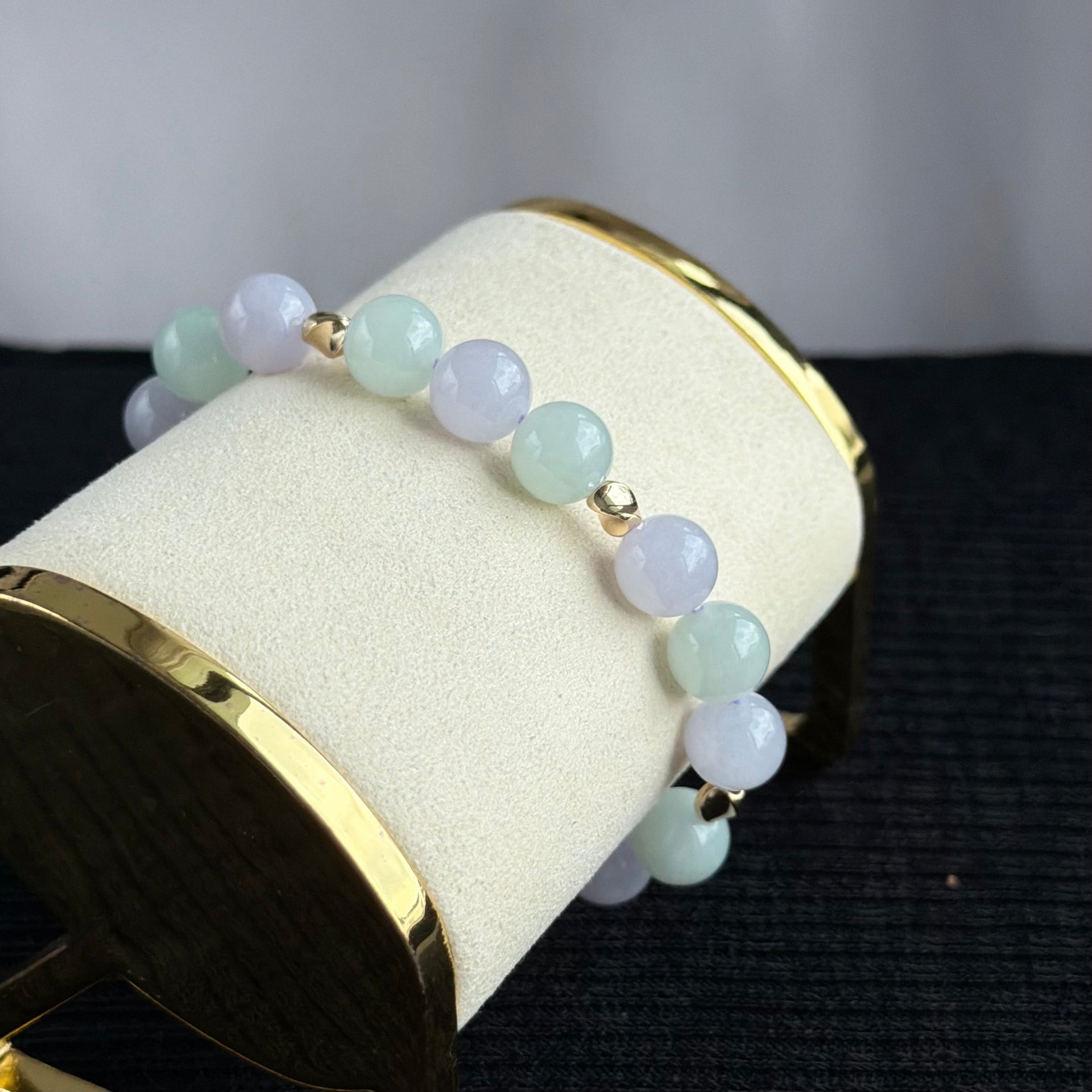 Spring Hush 10mm Jade Bracelet 春静