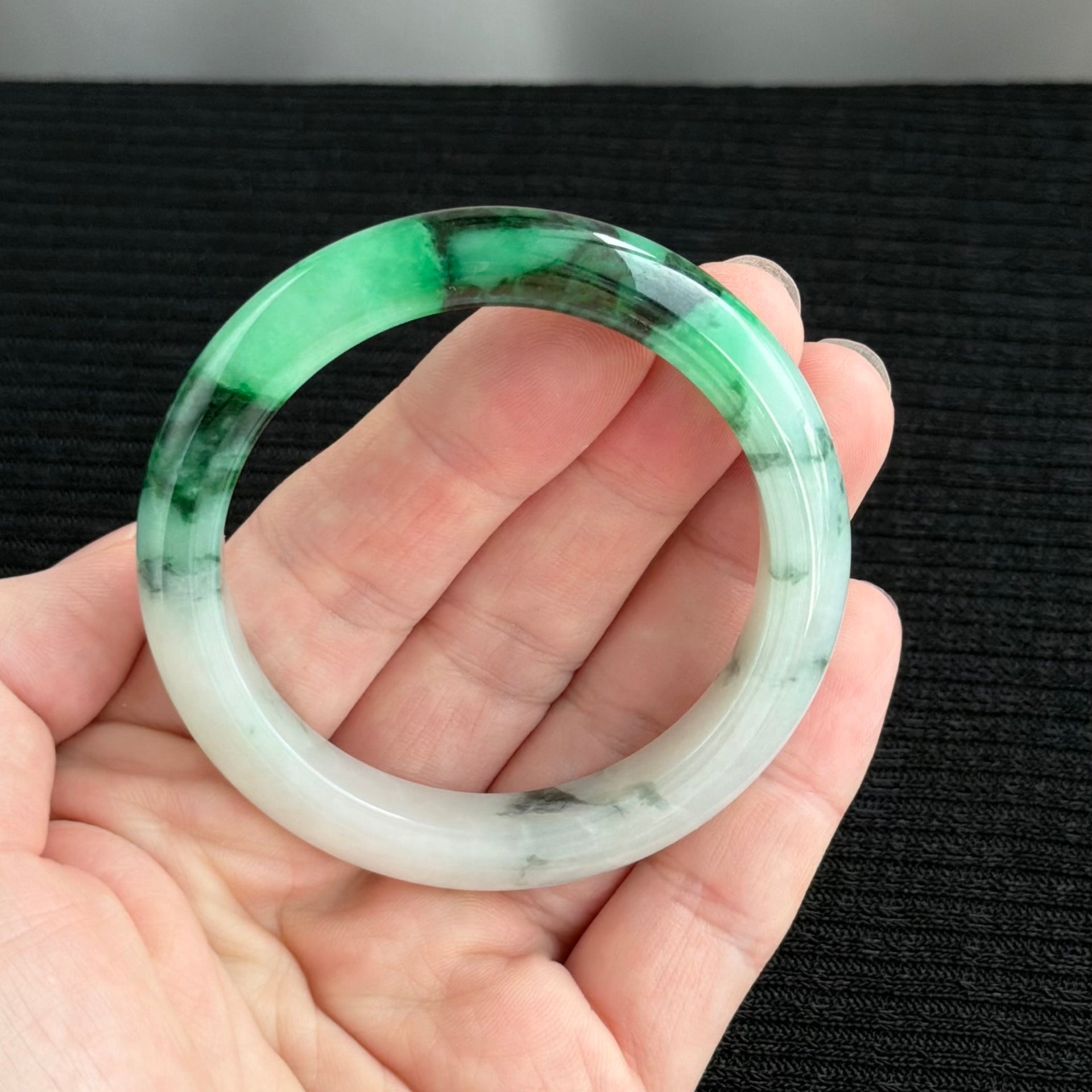 The Emerald Silk-Road Jadeite Bangle 54.3mm 碧丝万缕