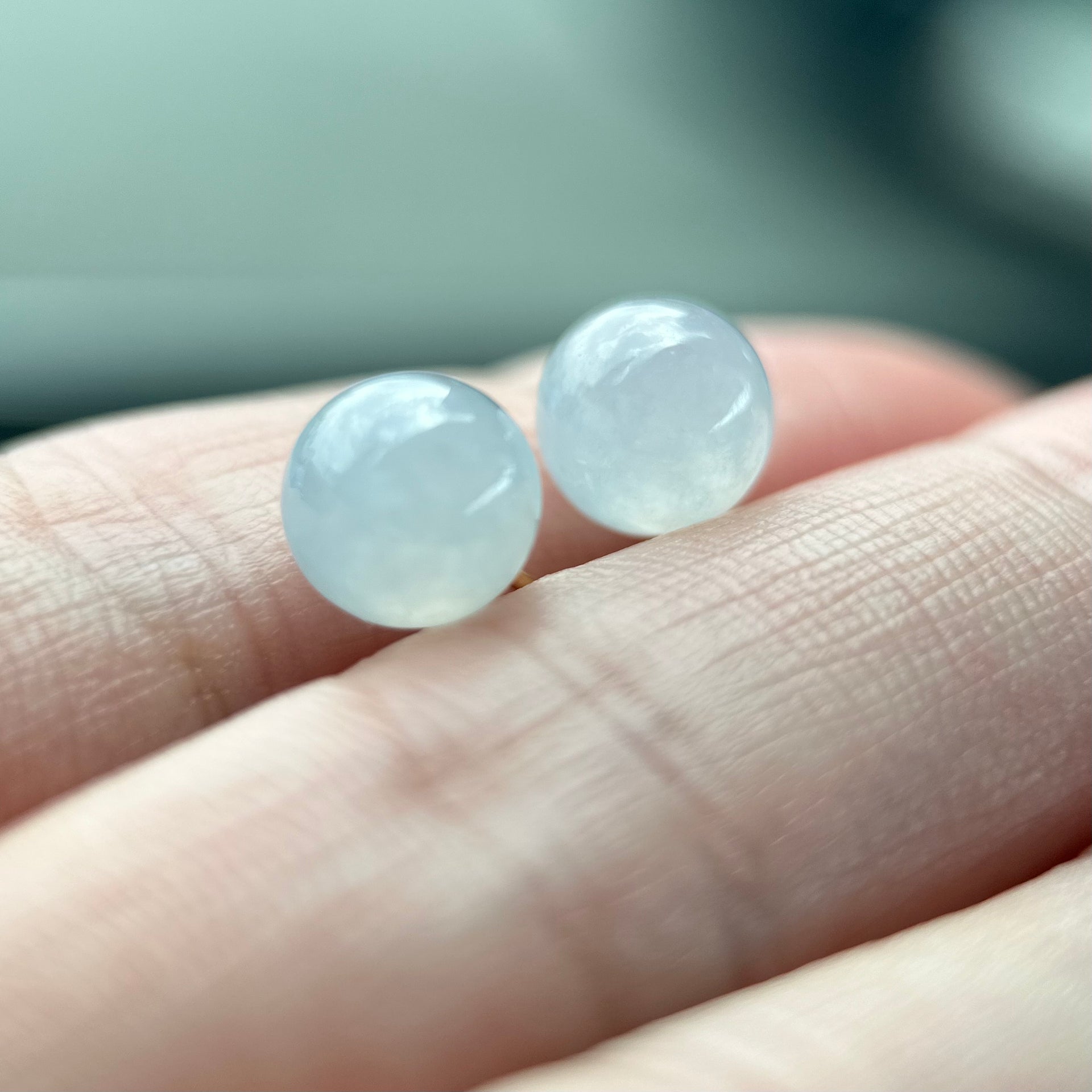 61988 Icy White Highly Translucent Jade Stud Earring with 18K Yellow Gold