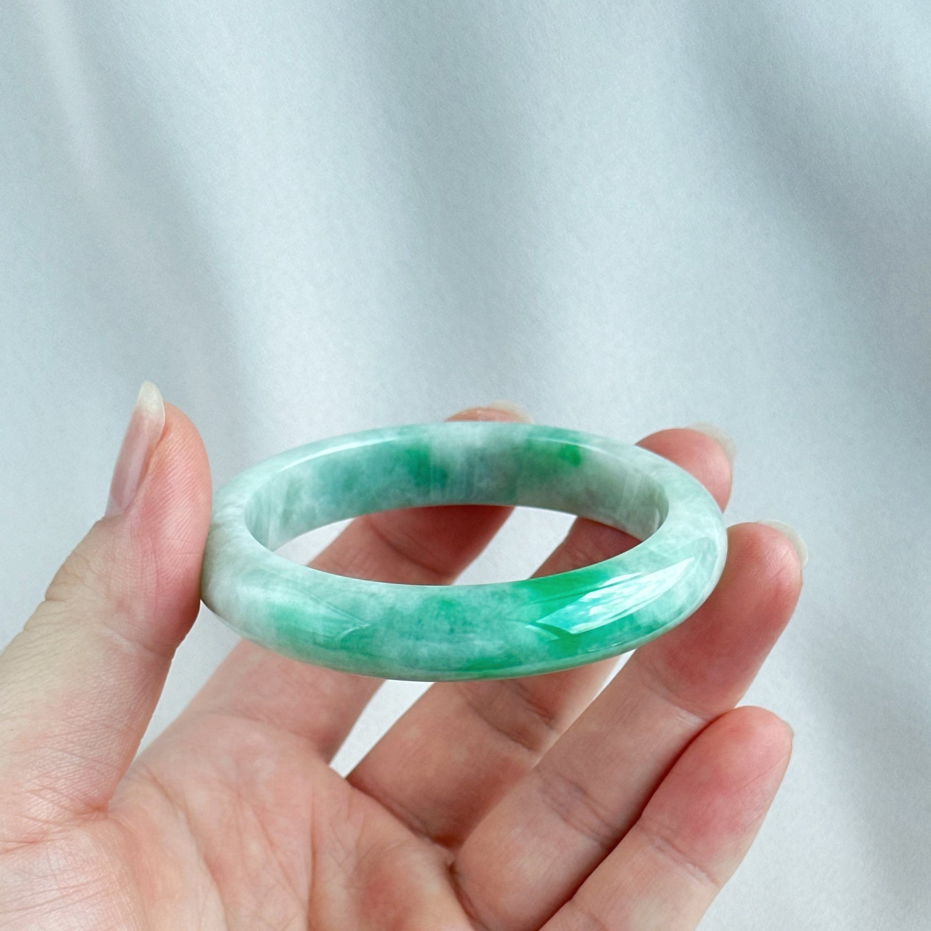 翠融初雪 Jade Meets First Snow Jadeite Bangle 55.4 mm