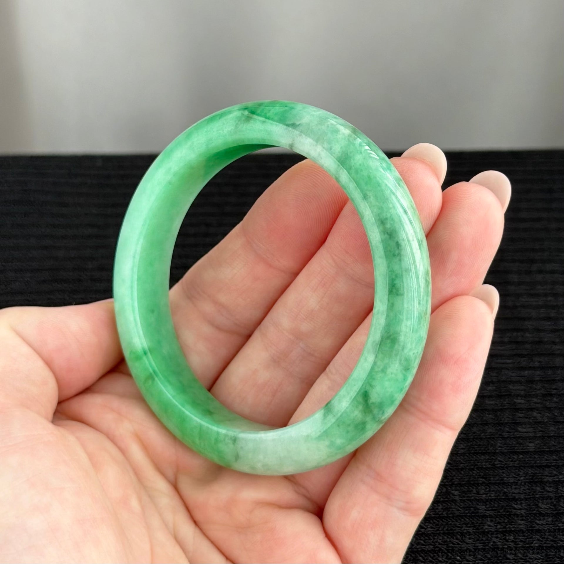 Jiuzhaigou’s Emerald Mirror 54.6mm Jadeite Bangle 九寨翠镜