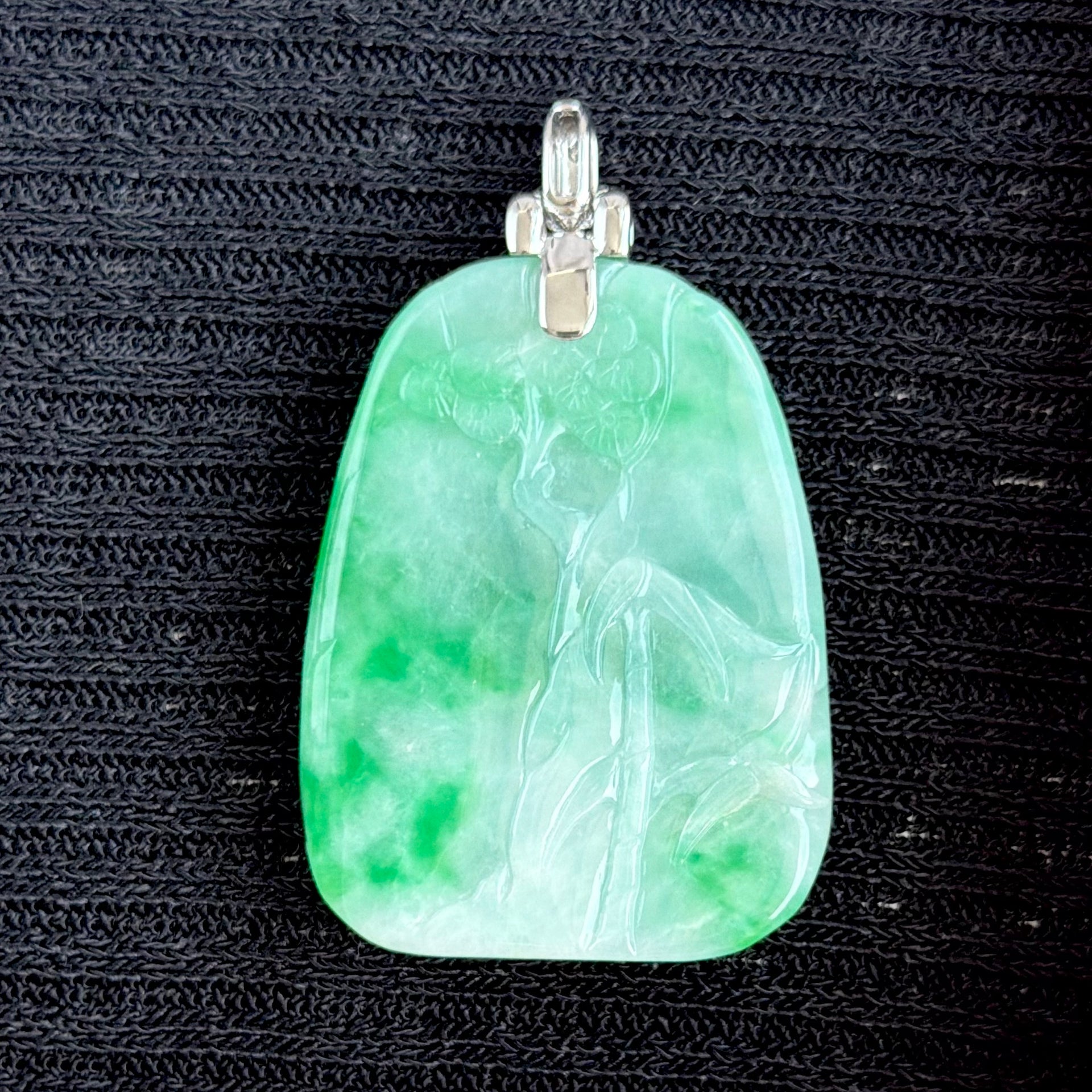 The Verdant Life-Tree Jadeite Pendant 翠木逢春