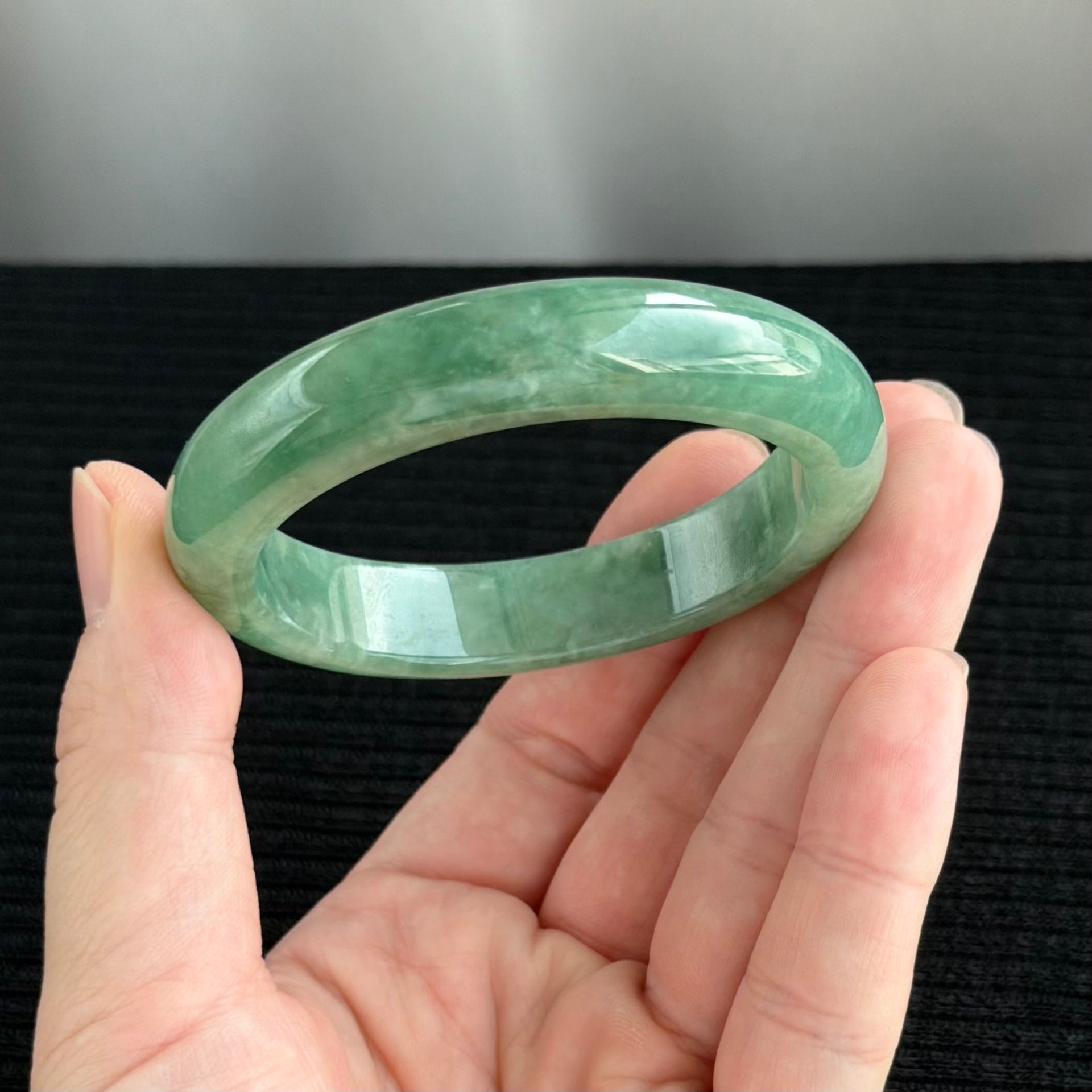 Spring Morning in Jiangnan Jadeite Bangle 55.3mm 江南春晓