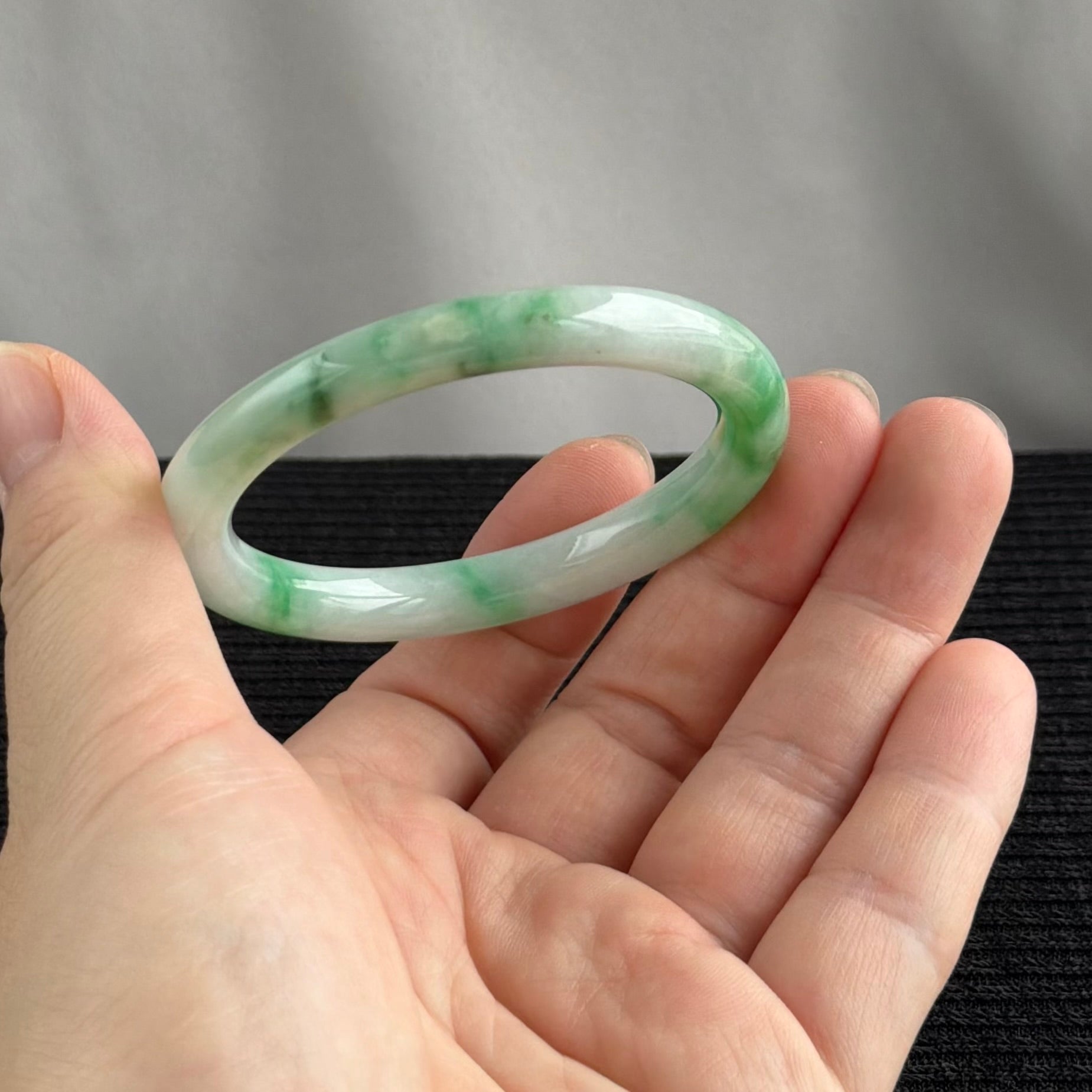 Celestial Silks Rounded Jadeite Bangle 53.1mm 天丝翠韵